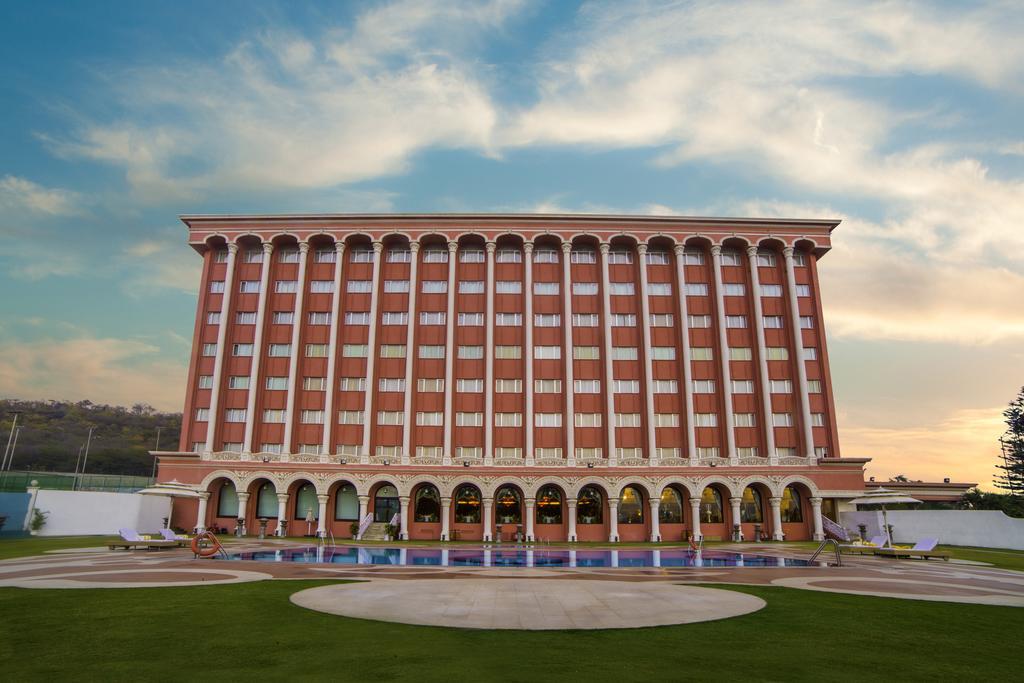 Ramoji Film City- Sitara Luxury Hotel Pedda Ambarpet Extérieur photo