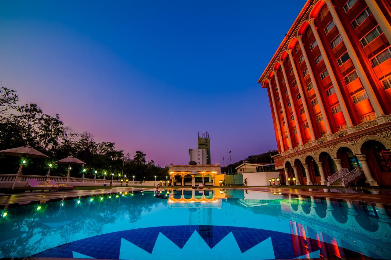 Ramoji Film City- Sitara Luxury Hotel Pedda Ambarpet Extérieur photo
