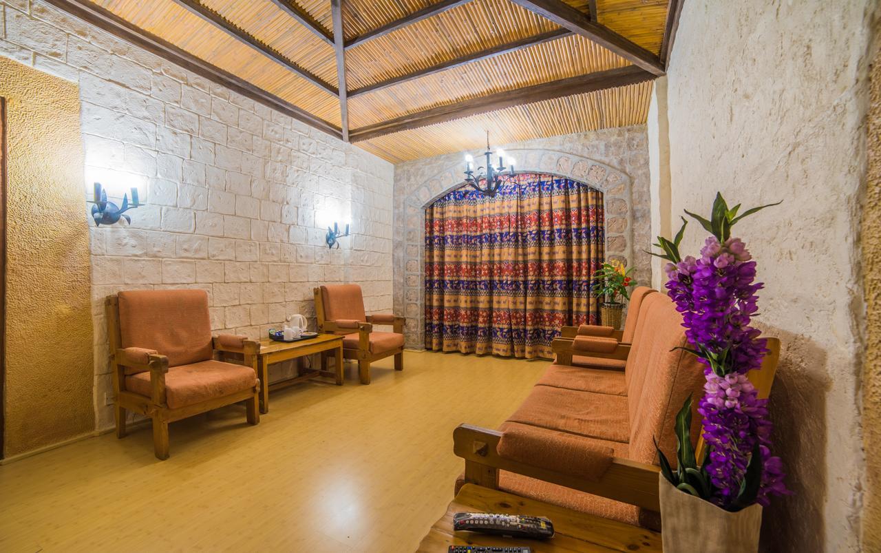 Ramoji Film City- Sitara Luxury Hotel Pedda Ambarpet Extérieur photo