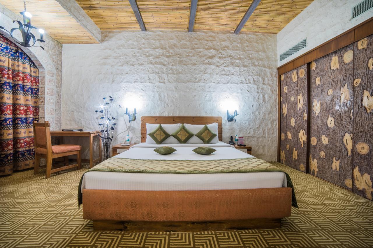 Ramoji Film City- Sitara Luxury Hotel Pedda Ambarpet Extérieur photo