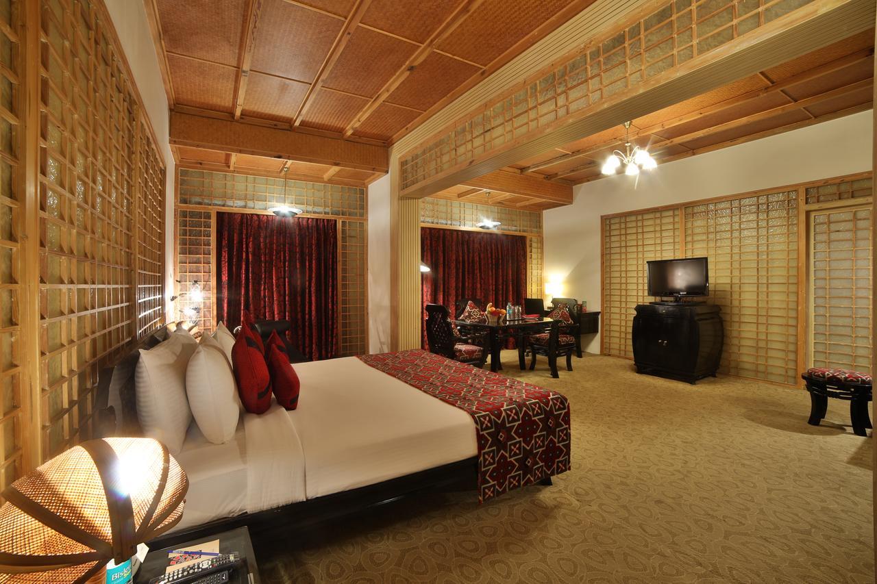 Ramoji Film City- Sitara Luxury Hotel Pedda Ambarpet Extérieur photo